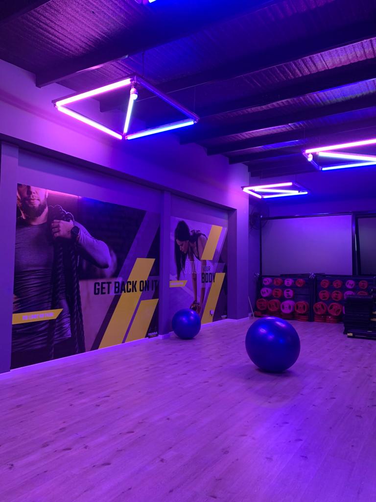 Sala principal de musculación de TERRA FITNESS con máquinas nuevas